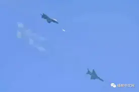 缅甸战事激烈！军方出动战机，对克伦、克钦武装的营地实施空袭图片