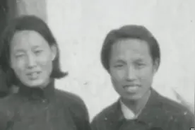 毛主席让这位上将再婚，女方小他24岁，因责任大于爱情，同意结婚图片