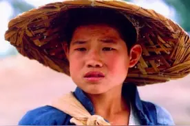 小兵张嘎变身肌肉男，化艺妓妆，直播疑似卖假货，小英雄怎么了图片