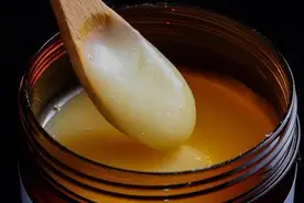 蜂王浆中的脂肪酸与人类健康的密切联系图片