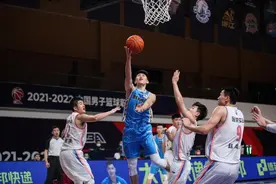 状态爆棚！首钢主帅说他就像红酒越放越香，刘晓宇：我是82年拉菲图片