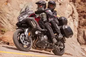 川崎发布新款公升级四缸休旅Versys 1000图片