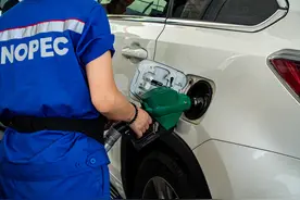 开了10年车，才发现油表亮灯后到加油站加油，千万不要直接说加满图片