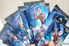 老母亲嫌弃的奥特曼卡为啥火了？还成了社交硬通货图片