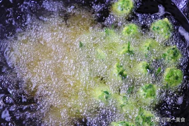 素丸子最正确做法，全程不加水、外焦里软不油腻，既当零食又当菜
