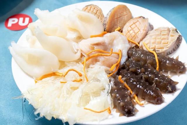 火锅店吃的有黄有稠的花胶鸡锅 2026年火锅店的花胶鸡汤 浓稠