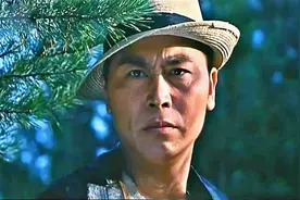 于洋看好他，赵子岳也欣赏他，凭真功夫成明星，如今66岁仍像野马图片