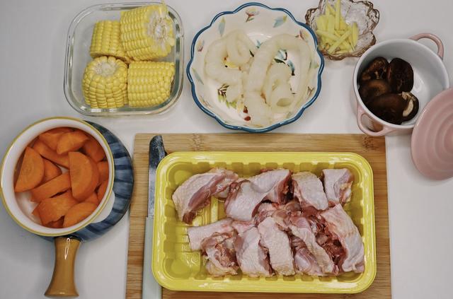 鸡肉炖花胶玉米红萝卜 2026年鸡肉炖花胶玉米红萝卜汤的功效