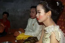 一对新人婚礼当天化的妆不忍直视，换化妆师后大家的眼睛都亮了图片