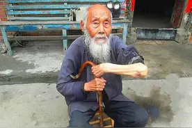 九旬抗战老兵，收到300元补贴时痛哭：我不要钱，只要一个认可图片