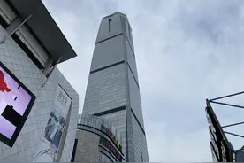 广西柳州第一高摩天楼303米，一龙翘首，一壶居中图片
