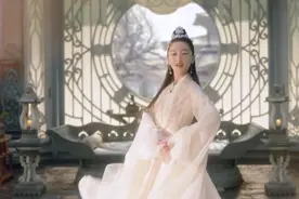 《千古玦尘》开播！三金影后周冬雨首演古装剧，扮相演技均遭群嘲图片