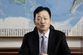 河南首富出手了，即使公司市值减少上千亿，依旧为郑州捐出1个亿图片