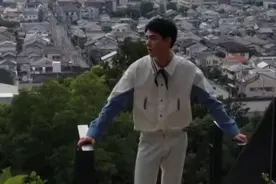 又一明星被曝参观日本护国神社！工作室回应：只是在购买抹茶冰激凌后向前走，仅为路过图片