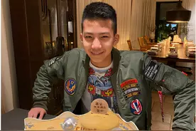 胡军儿子身高不算啥，女儿撞脸江疏影才厉害，曾与父亲亲密引争议图片