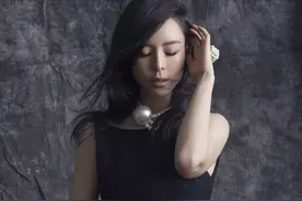 “文艺女神”张静初，出道18年，23岁为艺术献身，41岁感情成谜图片