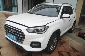 两年的现代ix35开价9万，扒开胶条全是泥沙，买主：郑州拉来的吧图片