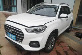 两年的现代ix35开价9万，扒开胶条全是泥沙，买主：郑州拉来的吧图片