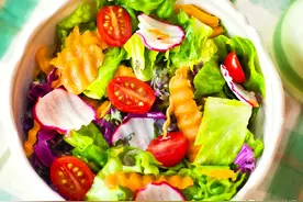 减肥别再吃水煮菜了，3款明星都在吃的低卡减脂餐，赶紧学起来图片