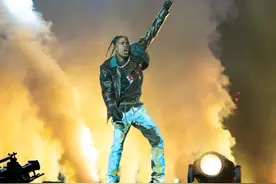 Travis音乐节亲历者：满地都是昏迷的人，人们还在踩着其他人蹦迪图片