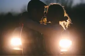 一见钟情？不，我更相信日久生情。你相信哪个？图片