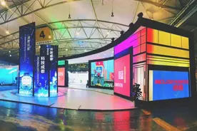 “双面成都”亮相首届警博会 打造时尚消费生活新场景引围观图片