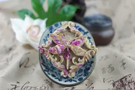 脸戏多 红 热 痒 干燥起皮 粗糙 红疹怎么解决？图片