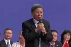 西安交大校长王树国开学典礼演讲，第一句话就把我逗得哈哈大笑！图片
