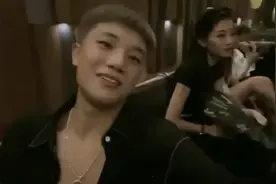 牌牌琦小伊伊酒吧疯狂摇头！一晚消费40万！图片