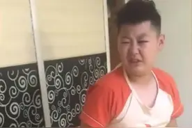 黑龙江男孩不知道疫情放假，睡过头被父亲提醒迟到1小时瞬间急坏图片