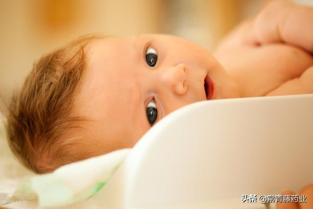 婴儿抹身体乳起痘痘