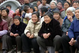 微小说故事：农村的单身汉和外地母子（二）图片