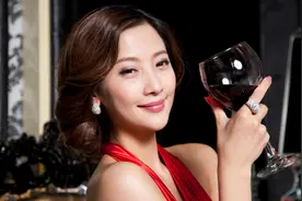 婚后丈夫遇真爱，为了家庭我选择尊重他，不吵不闹图片