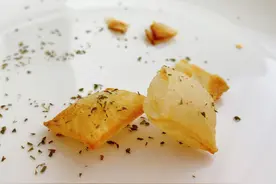 用一个土豆做米其林餐点，个个鼓大泡，难怪要卖200块图片