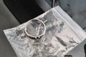 为什么佩戴了一年不到的钻戒，钻石会意外脱落图片