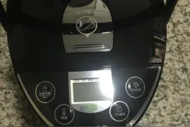 苏泊尔是家电厨具大品牌，生产的电水瓶电热水瓶同样让人信任图片