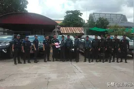 挂假军用车牌，柬埔寨7辆走私豪车遭查图片
