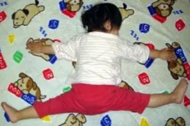 孩子偏爱3种“睡姿”，暗示未来性格，家长要长点心图片