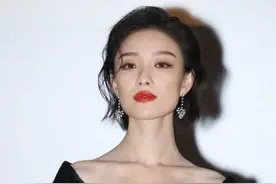 32岁倪妮生图曝光，一字肩突出排骨胸明显，网友喊话：别再瘦了图片