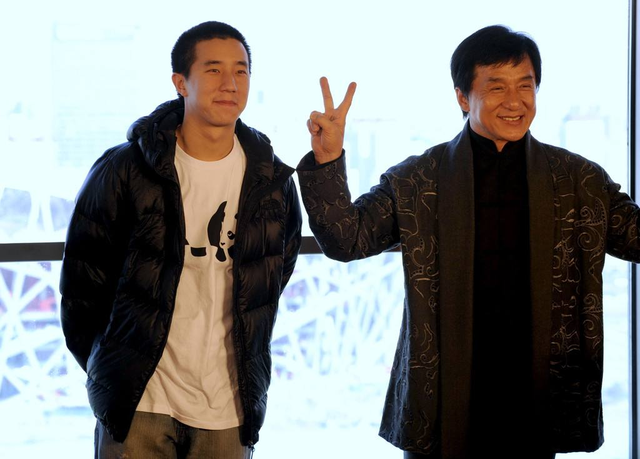 成龙有20亿身家？要拿100万感谢抗疫药研制者的他为何被吐槽狡猾