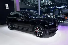 最顶级的进口豪华SUV，V12动力大四座，实拍库里南图片
