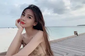 baby发521福利！在外度假晒满屏自拍，穿吊带裙露大片雪肌太养眼图片