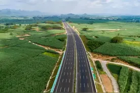 这条高速公路连接江苏4市，正在为实现双向8车道目标奋进图片