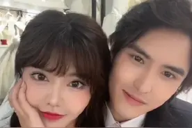 韩安冉闪婚后拍婚纱照，曝前夫不理女儿，小猪妹改口喊马泽鑫爸爸图片