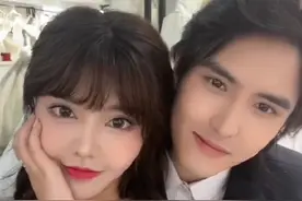 韩安冉闪婚后拍婚纱照，曝前夫不理女儿，小猪妹改口喊马泽鑫爸爸图片