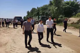 副市长陈英杰到泌阳河唐河县段巡河图片