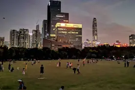 实拍深圳CBD璀璨夜景，深圳CBD夜景水平在全国能排第几？图片
