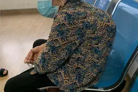 莆田：我为群众办实事 | 医生全程站立完成高龄驼背白内障手术图片