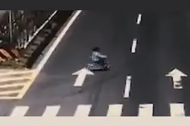 江苏小女孩骑玩具三轮车独自上国道 被交警当场“抓获”送还家人视频封面
