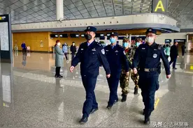 青春的星辰在藏蓝中绽放图片